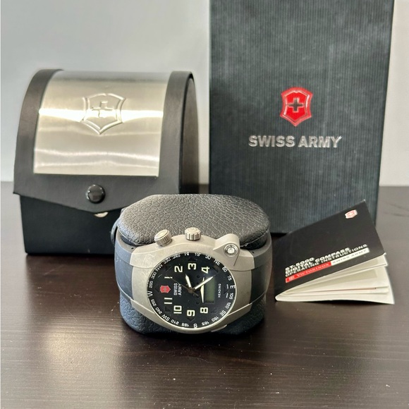 Victorinox Swiss Army Watch - Picture 1 of 9